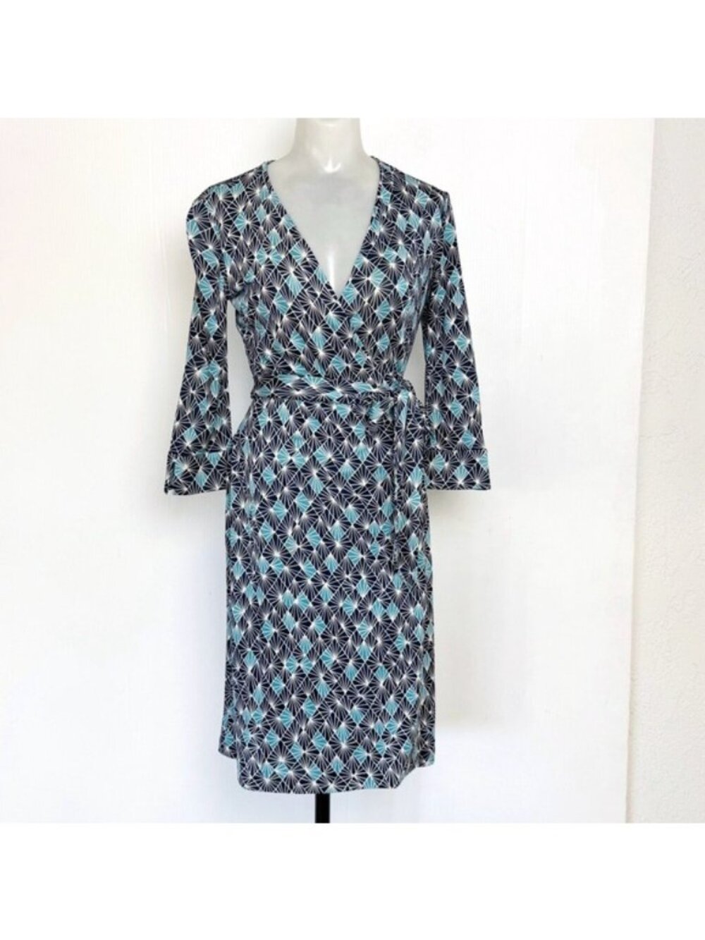 Diane Von Furstenberg 100% silk Wrap Dress Blue Geometric Dress Designer 6